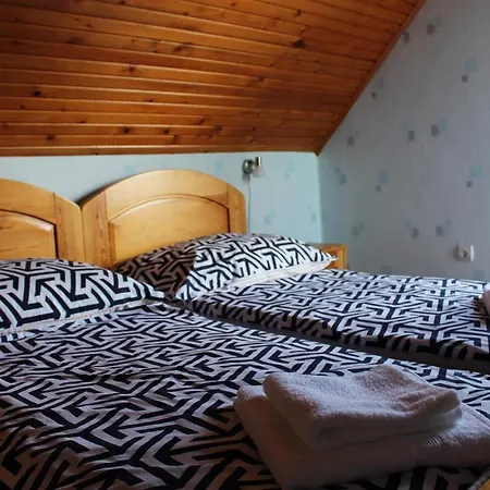 Lizi Apartman Alsoors Exterior photo
