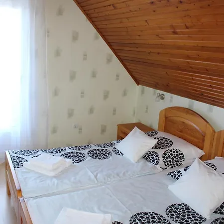 Lizi Apartman Alsoors Exterior photo